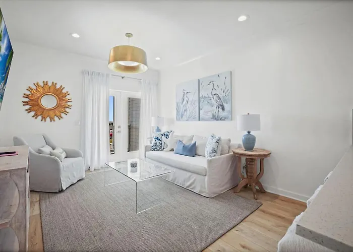 Quiet Harbor Condo-Private Balcony-Relaxing Stay